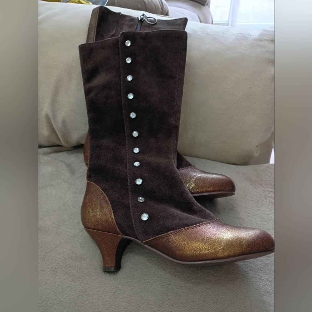 Vintage Supply Women's Brown and Gold LeatherBoots.Perfect Condition.No Scratch.